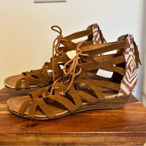 Minnetonka Moccasins Aztec Sandals - Sz 8